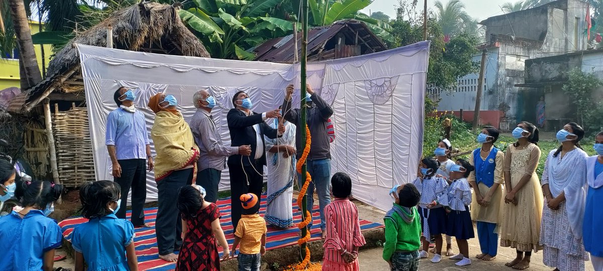 AzadClub92's tweet photo. ଆଜି ସାଧାରଣତନ୍ତ୍ର ଦିବସ ଅବସରରେ ଝାଟିଆ ଗ୍ରାମ ସ୍ଥିତ ଆଜାଦ କ୍ଲବ ଆନୁକୁଲ୍ୟରେ  ପତାକା ଉତ୍ତୋଳନ କାର୍ଯ୍ୟକ୍ରମ ଅନୁଷ୍ଠିତ ହୋଇଅଛି ।ଏହି କାର୍ଯ୍ୟକ୍ରମରେ ମାସ୍କ ବଣ୍ଟନ, କ୍ଲବ୍ ଫଳକ ଉନ୍ମୋଚନ ହେବା ସହ ଜନ କଲ୍ୟାଣ କାର୍ଯ୍ୟ ନିମନ୍ତେ ସମସ୍ତେ ସଂକଳ୍ପବଦ୍ଧ ହେଲେ ।
#RepublicDay 
#Azadclub https://t.co/3mCUFNwhAh