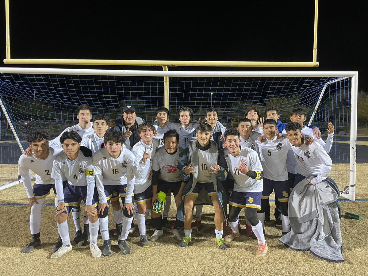 FwVarsitysoccer's tweet photo. 2-0 región games 12 goals in favor only 1 against 🔥🔥🔥 #Family https://t.co/U373XLkovv