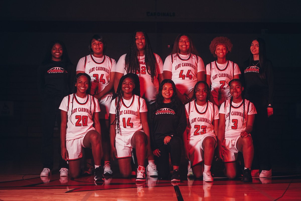 Tonight was an ENTIRE team effort &amp; therefore ALL deserve player of the game!! <a href="/amiyahoxxo/">Amiyah burns</a> led the team with a DOUBLE DOUBLE (27pts/14reb). <a href="/AntanieceJacks2/">Antaniece Jackson</a> shut down their MVP defensively while @greenwood_jniya had 4 blocks against the Eagles. @KaylaESegura added 15pts herself.