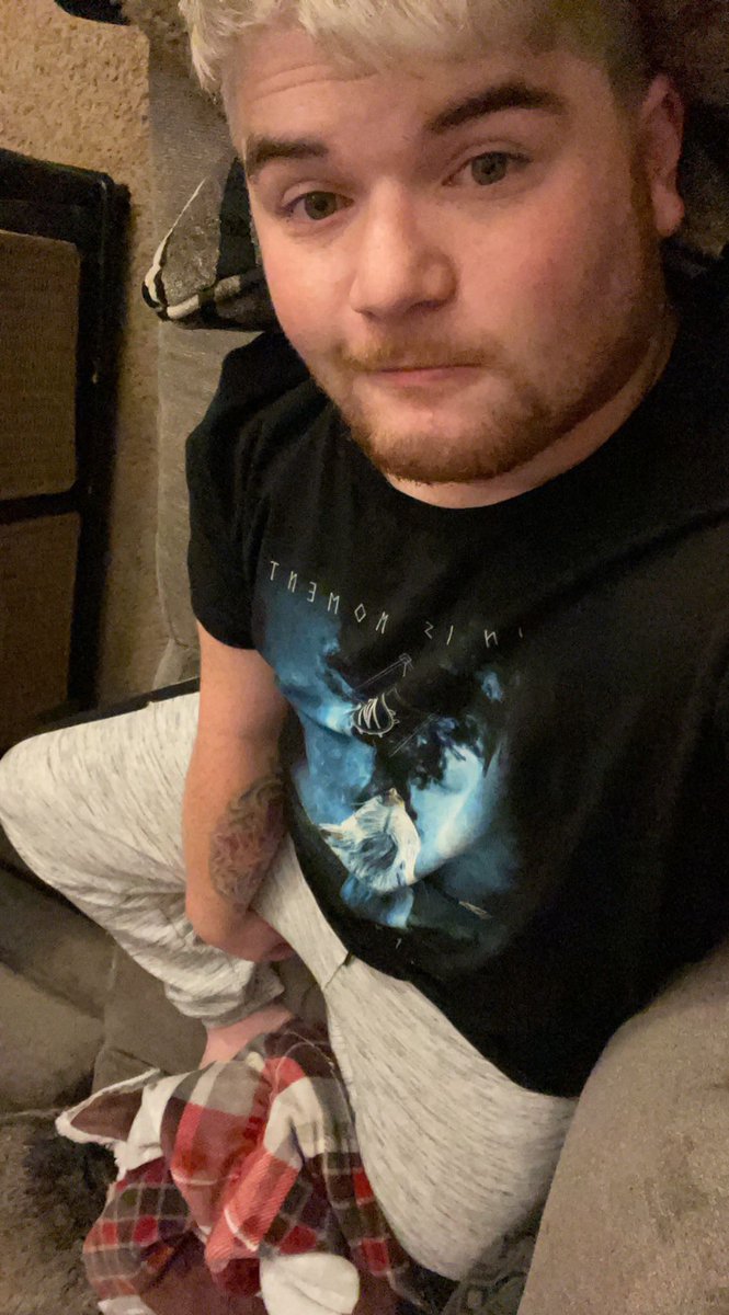 MidwestRighty's tweet photo. Cold night in, but atleast I have a fake fireplace 😂😂
#gay #Wisconsin #negativetemps #frozentundra #tattedgay https://t.co/wPQJVfnoWK