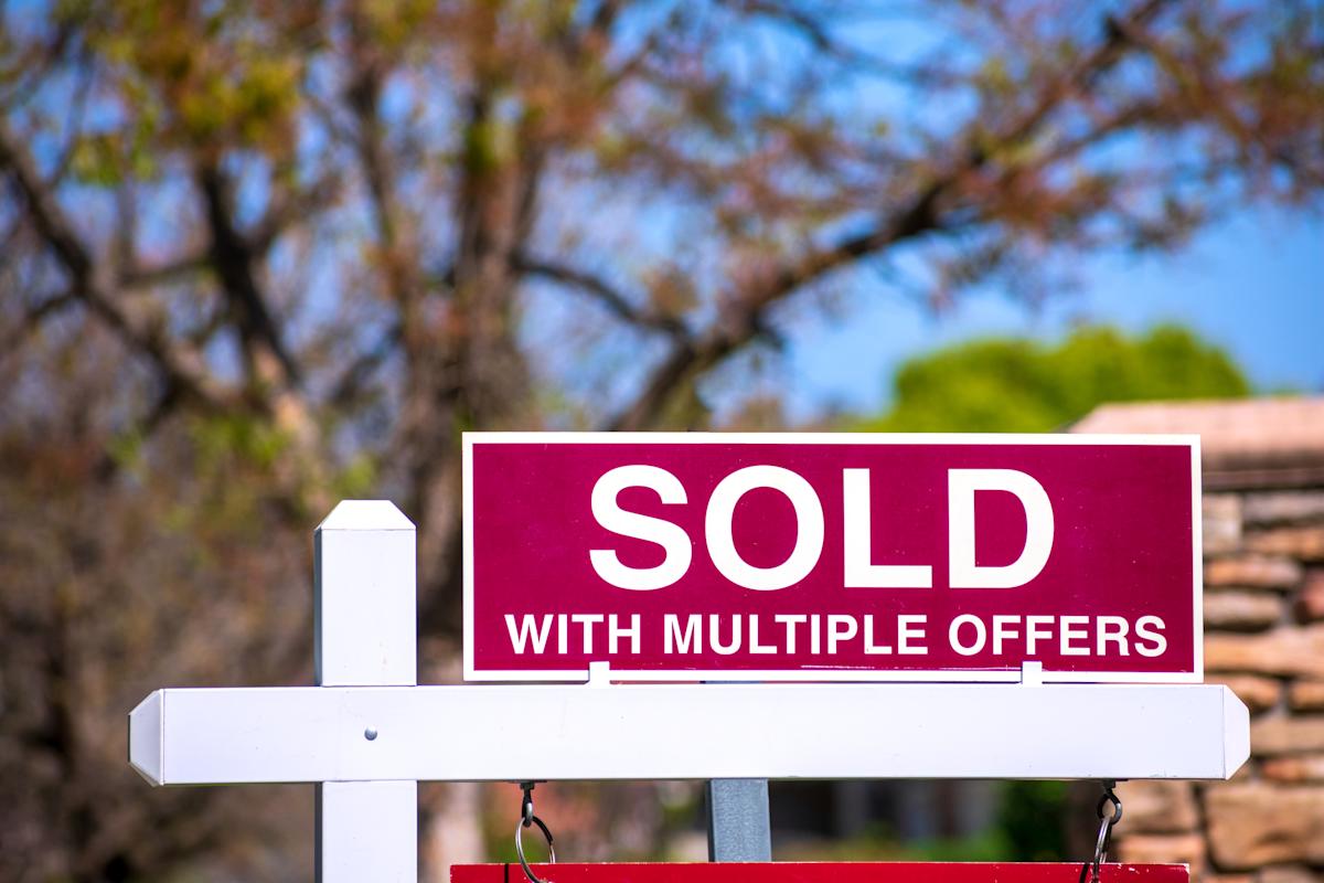 YahooFinance's tweet photo. US home price growth moderates for fourth straight month https://t.co/O2OBU6bOmB by @amandafung https://t.co/1aJAal5yuD