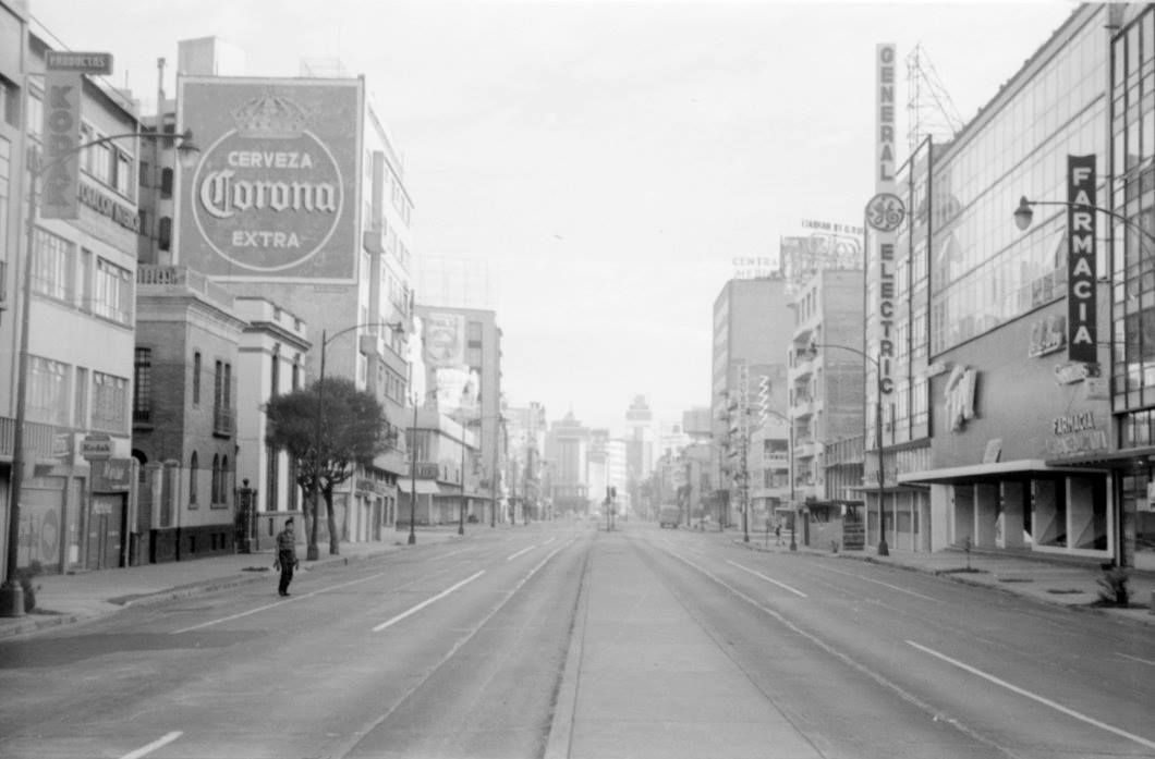 AndresGuzBJ's tweet photo. Av. Insurgentes y Durango en el año de 1965.
 #Anguz https://t.co/PnJgqdJZpX