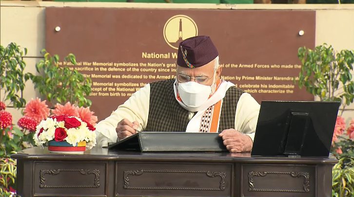 BJP4India's tweet photo. प्रधानमंत्री श्री @narendramodi ने 73वें गणतंत्र दिवस के अवसर पर राष्ट्रीय समर स्मारक पर देश के वीर शहीदों को श्रद्धांजलि अर्पित की।

#RepublicDay https://t.co/igdscP6DGc