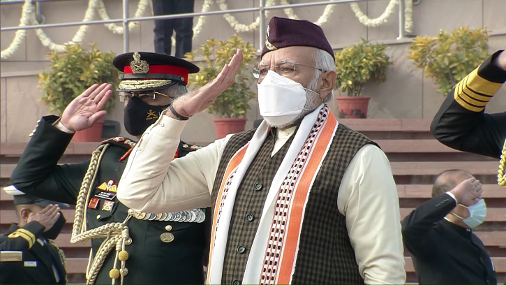 BJP4India's tweet photo. प्रधानमंत्री श्री @narendramodi ने 73वें गणतंत्र दिवस के अवसर पर राष्ट्रीय समर स्मारक पर देश के वीर शहीदों को श्रद्धांजलि अर्पित की।

#RepublicDay https://t.co/igdscP6DGc