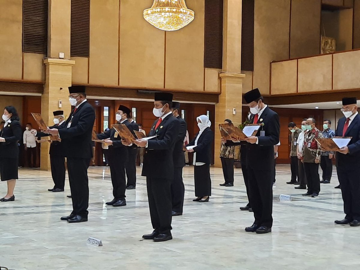 ditjen_pkh's tweet photo. Halo #SobatTernak Rabu (26/01) Menteri Pertanian Syahrul Yasin Limpo melantik dan mengambil sumpah jabatan 16 orang Pejabat Pimpinan Tinggi Pratama lingkup Kementerian Pertanian

#DitjenPKH https://t.co/a07kTmBDlC