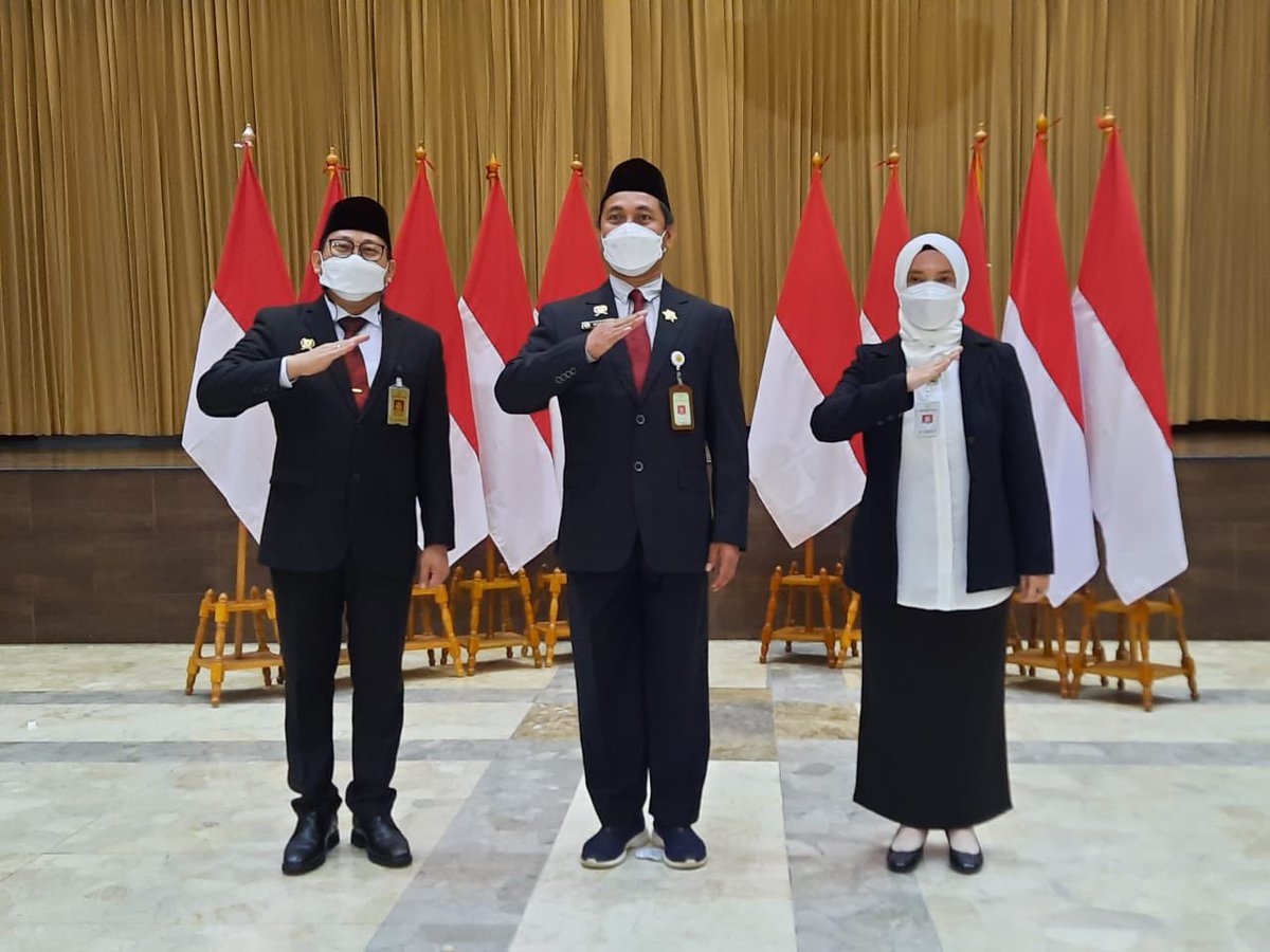 ditjen_pkh's tweet photo. Pada kesempatan ini Mentan juga turut melantik 2 (dua) orang Direktur dari @ditjen_pkh yaitu Direktur Perbibitan dan Produksi Ternak, drh. Agung Suganda, https://t.co/BIGHhwfCBT &amp; Direktur Pengolahan dan Pemasaran Hasil Peternakan, Tri Melasari https://t.co/kUjAPlTtfX 
#DitjenPKH https://t.co/G92U9RMSzg