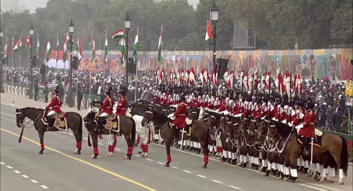 mygovindia's tweet photo. President Ram Nath Kovind leads the nation in celebrating the 73rd #RepublicDay. The 21-Gun Salute was presented by the Ceremonial Battery of 871 Field Regiment. https://t.co/XMpN8T9riF