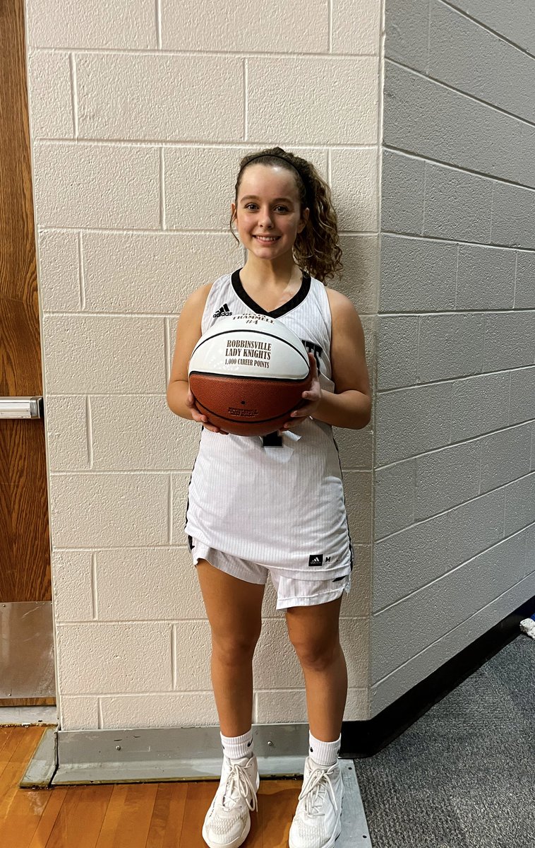 Destatrammell4's tweet photo. 1,000 points!!!
I set this goal for myself coming in to my freshmen year, and tonight I was able to reach it. Thank you to everyone who has helped me reach this milestone in my career🏀 https://t.co/9NE38EClNm