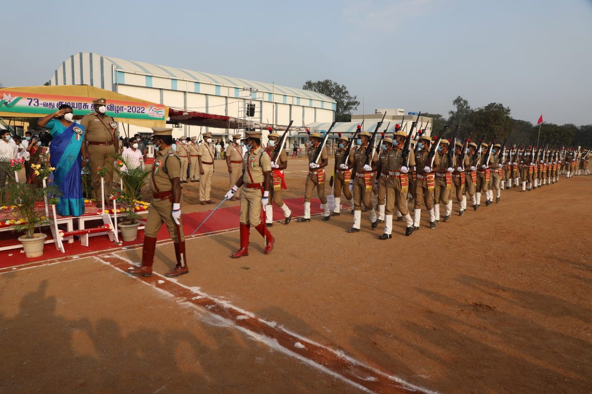 POLICEDPI's tweet photo. இந்திய நாட்டின் 73-வது குடியரசு தின விழா தருமபுரி மாவட்டத்தின் சார்பில் மாவட்ட விளையாட்டு மைதானத்தில் போலீசாரின் அணிவகுப்புடன் நடைபெற்றது. View Content :https://t.co/6CIJHYzntd https://t.co/sA945ygPt5