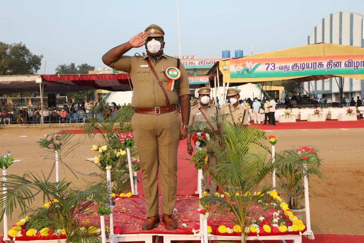POLICEDPI's tweet photo. இந்திய நாட்டின் 73-வது குடியரசு தின விழா தருமபுரி மாவட்டத்தின் சார்பில் மாவட்ட விளையாட்டு மைதானத்தில் போலீசாரின் அணிவகுப்புடன் நடைபெற்றது. View Content :https://t.co/6CIJHYzntd https://t.co/sA945ygPt5