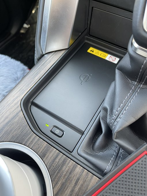 トヨタ純正 ランクル300  置くだけ充電 Qi モバイルフォンクレドール トヨタ純正 ランクル300 ランドクルーザー 300系 ワイヤレス