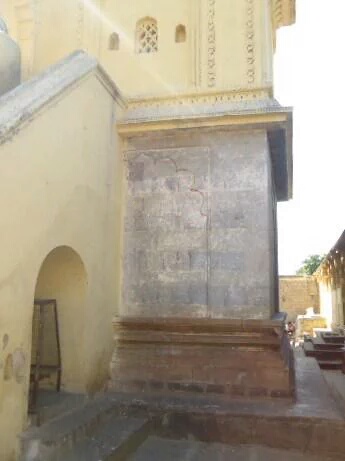 ReclaimTemples's tweet photo. Juma Masjid (Masjid-E-Ala), Srirangapatna is actually an ancient Anjaneya temple which was captured and converted to a Masjid by Tipu Sultan.

The Hindu temple pillars, designs and sacred well offer enough evidence for those who are interested in truth.

#ReclaimTemples #KA155 https://t.co/W3xQ2awo8a
