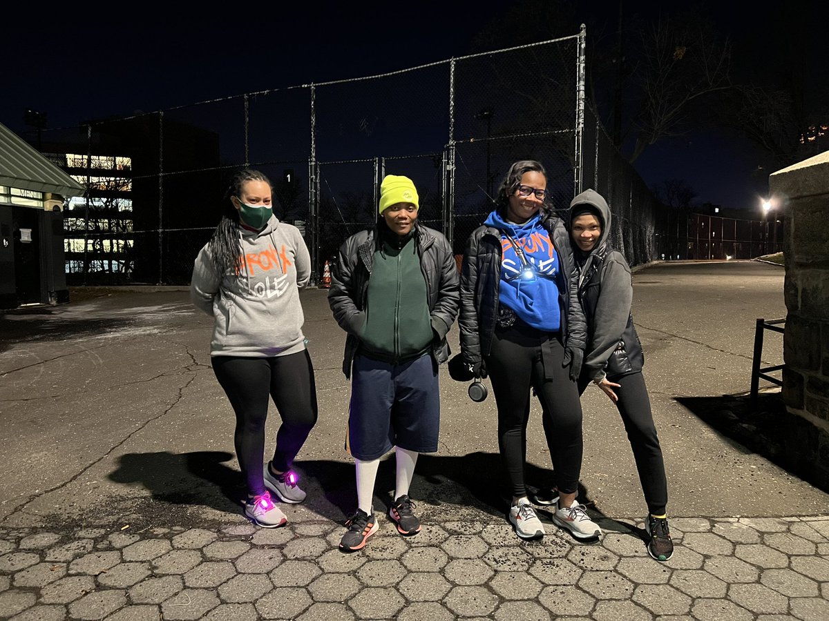 BronxSole's tweet image. The temp gets above 30 degrees and we don’t know how to act 🤣🤣 Some of us did a plank challenge before our run, run/walk &amp;amp; walk even started! We are a crazy bunch but we love our health, hood, history and the company of each other. #bronxsole #yourhealthyourhoodyourhistory