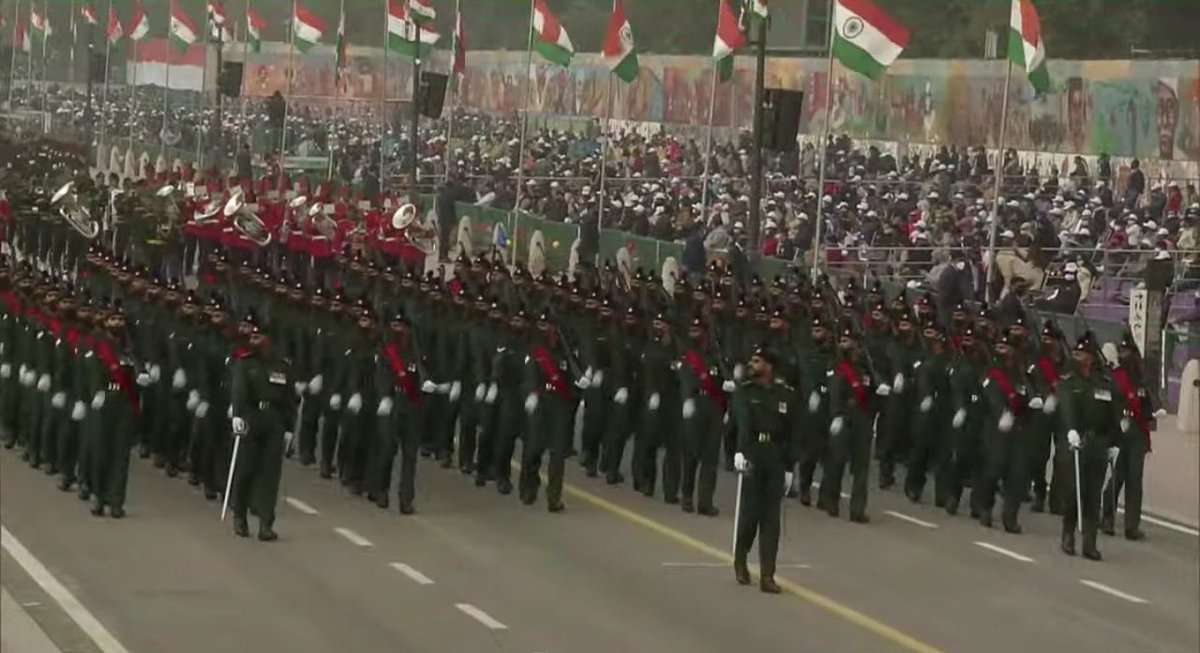 mygovindia's tweet photo. The Rajput regiment commanded by Lieutenant Varun Pratap Singh of 17 RAJPUT Regiment. The contingent is attired in the Indian Army Uniform of 1950s. ‘War Cry’ of the Regt is "Bol Bajrang Bali ki Jai, Hanuman ki Hun Pyare" and motto ‘Sarvatra Vijay'. #RepublicDay https://t.co/Am21xaz0Wg