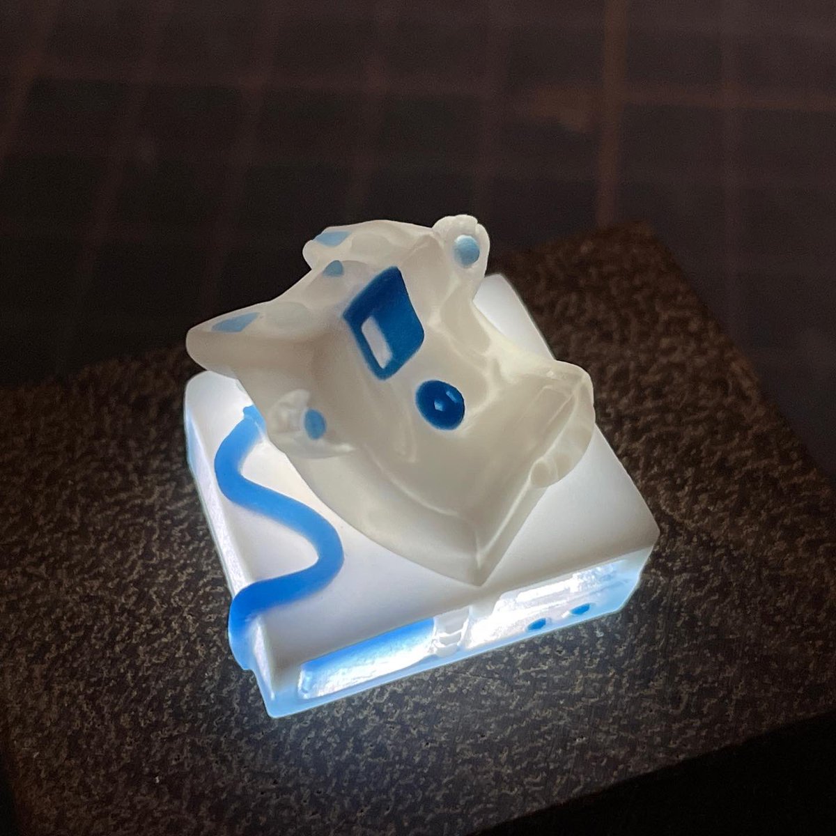GarageObject's tweet photo. 「Snow ice」 DisCat and Brontoはled効果を感じることができます。 暗い環境で異色の感じを与えることができます。

#キーキャップ #keycap #artisan #メカニカルキーボード #Mechanicalkeyboard #artisankeycaps #objectgarage https://t.co/iSmDv2PguW