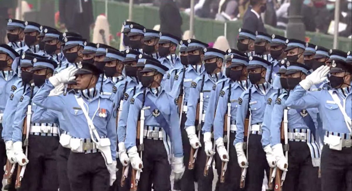 mygovindia's tweet photo. The IAF marching contingent comprising of 96 Airmen and 04 Officers led by Sqn Ldr Prashant Swamynathan march past the Rajpath in Box formation of 12 Rows x 08 Columns. #RepublicDay https://t.co/0TKLOhJFWK