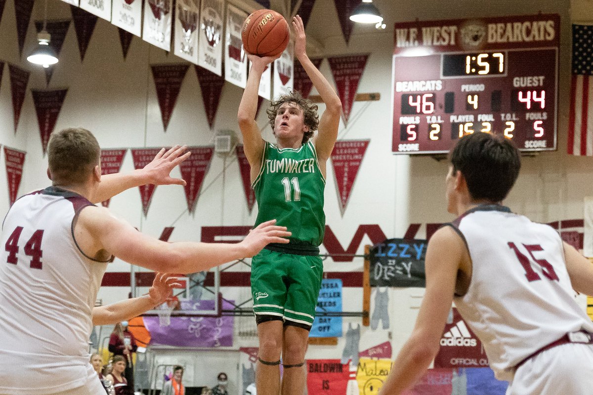 AlecDietz's tweet photo. Raucous crowd, No. 5 team in the state in town, just @WFWBasketball's fifth game this month. When all was said and done, the Bearcats pulled out a 54-51 upset of Tumwater tonight, handing the T-Birds their first league loss. 

Some pics before my story dropping soon https://t.co/fKBLXywEFK