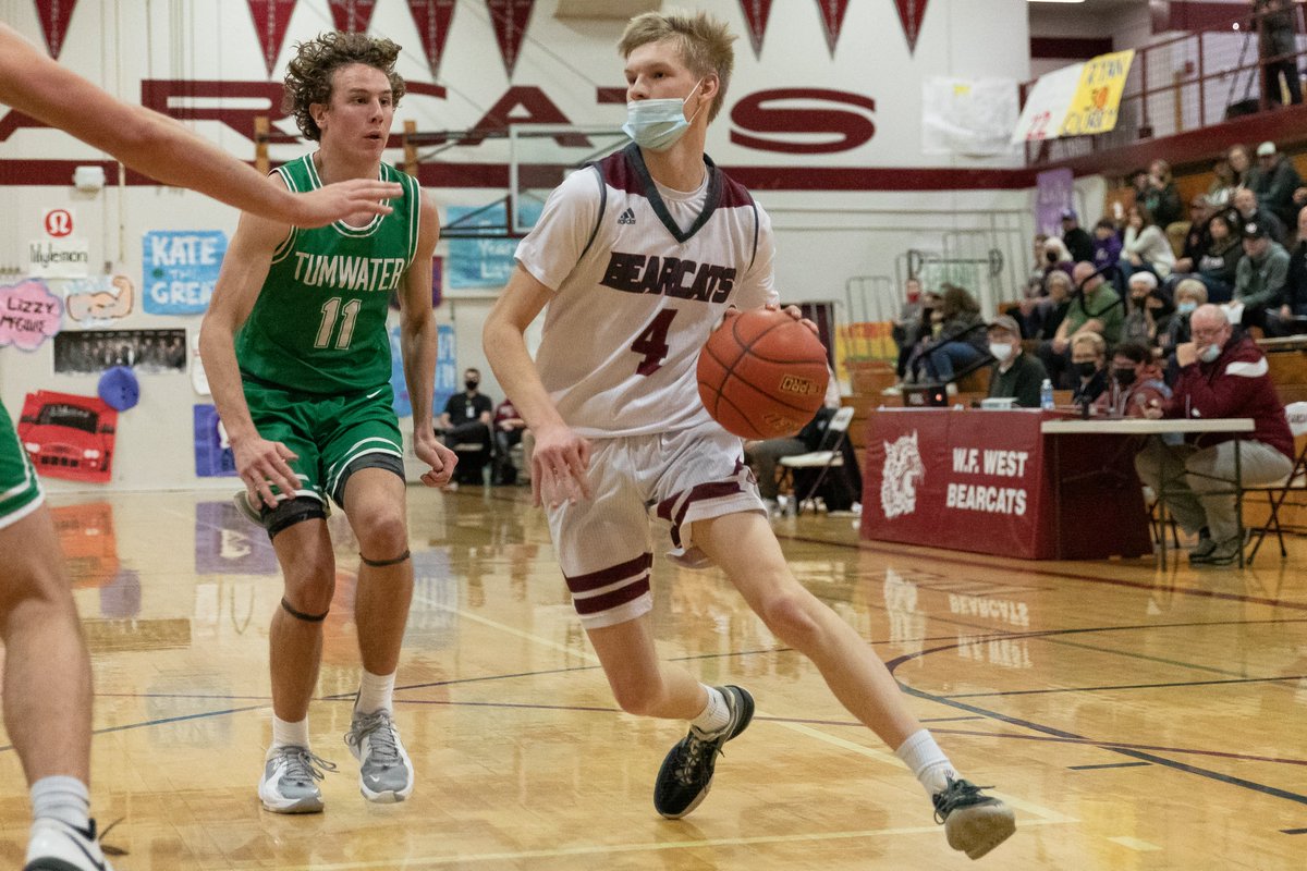 AlecDietz's tweet photo. Raucous crowd, No. 5 team in the state in town, just @WFWBasketball's fifth game this month. When all was said and done, the Bearcats pulled out a 54-51 upset of Tumwater tonight, handing the T-Birds their first league loss. 

Some pics before my story dropping soon https://t.co/fKBLXywEFK