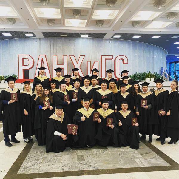 🤩Директор Технопарка Артем Столяров завершил с отличием обучение по программе профессиональной переподготовки "Топ-менеджер" в Высшей школе корпоративного управления Российской академии народного хозяйства и государственной службы (РАНХиГС) при Президенте Российской Федерации👍