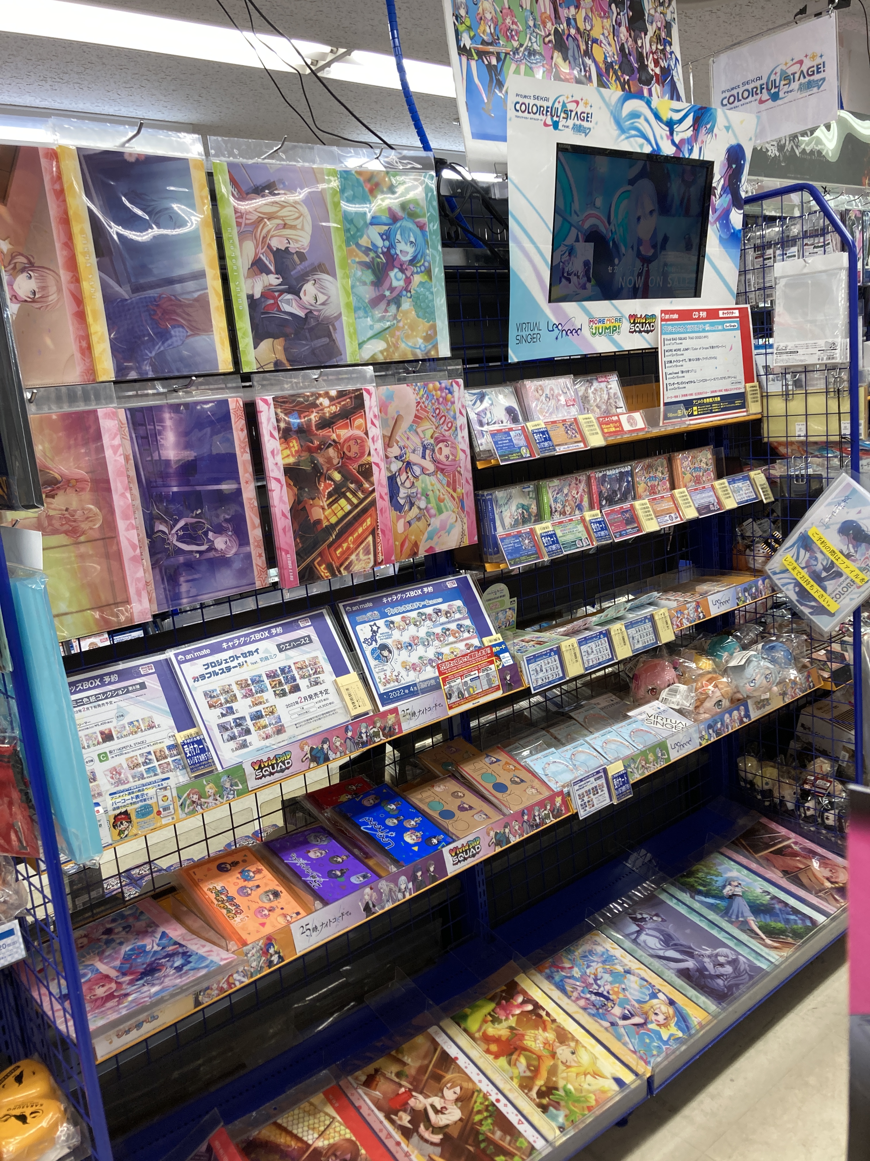 アニメイト浜松 グッズ入荷情報 コーナー情報 プロジェクトセカイ の マルチビニールポーチ クロッキー帳 が入荷致しましたウナ 便利なポーチと普段使いも出来るクロッキー帳 その他関連グッズも プロセカ コーナーにて好評展開中 この