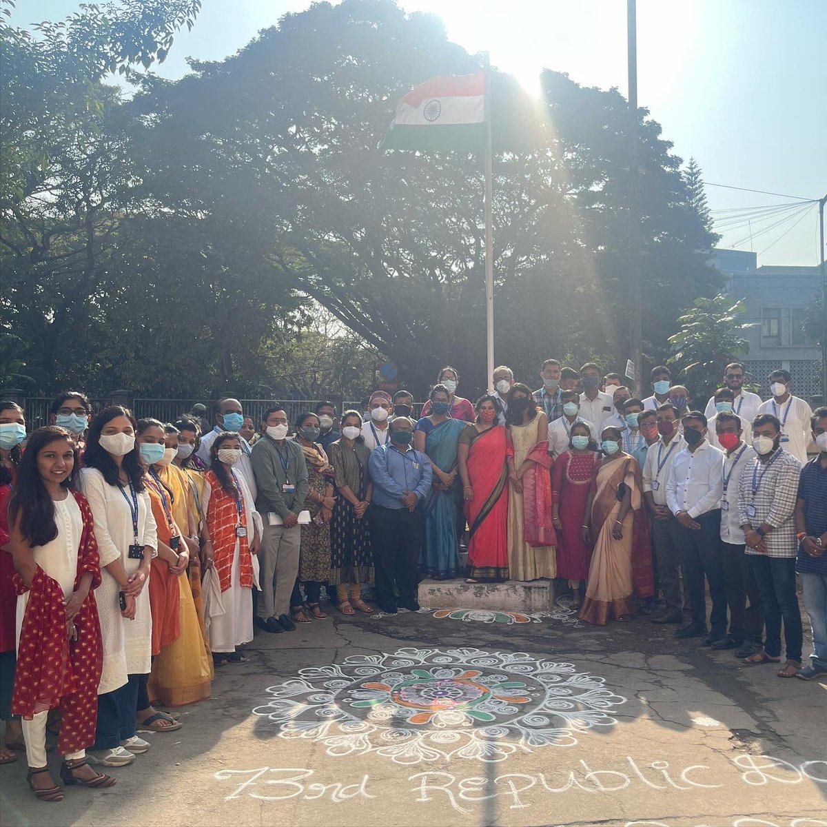 KarnatakaKsrlps's tweet photo. ಸ್ವಾತಂತ್ರ್ಯ ಮತ್ತು ಏಕೀಕೃತ ಭಾರತದ ನಮ್ಮ ಕನಸನ್ನು ನನಸು ಮಾಡಿದ ಸ್ವಾತಂತ್ರ್ಯ ಹೋರಾಟಗಾರರು ಮತ್ತು ವೀರ ಸೈನಿಕರ ತ್ಯಾಗ ಬ���ಿದಾನವನ್ನು ಇಂದು ಎಲ್ಲರೂ ಸ್ಮರಿಸೋಣ. ಎಲ್ಲರಿಗೂ ಗಣರಾಜ್ಯೋತ್ಸವದ   ಶುಭಾಶಯಗಳು!   Jai Hind! 🇮🇳🇮🇳              #RepublicDayIndia https://t.co/3mYaV8FY9w