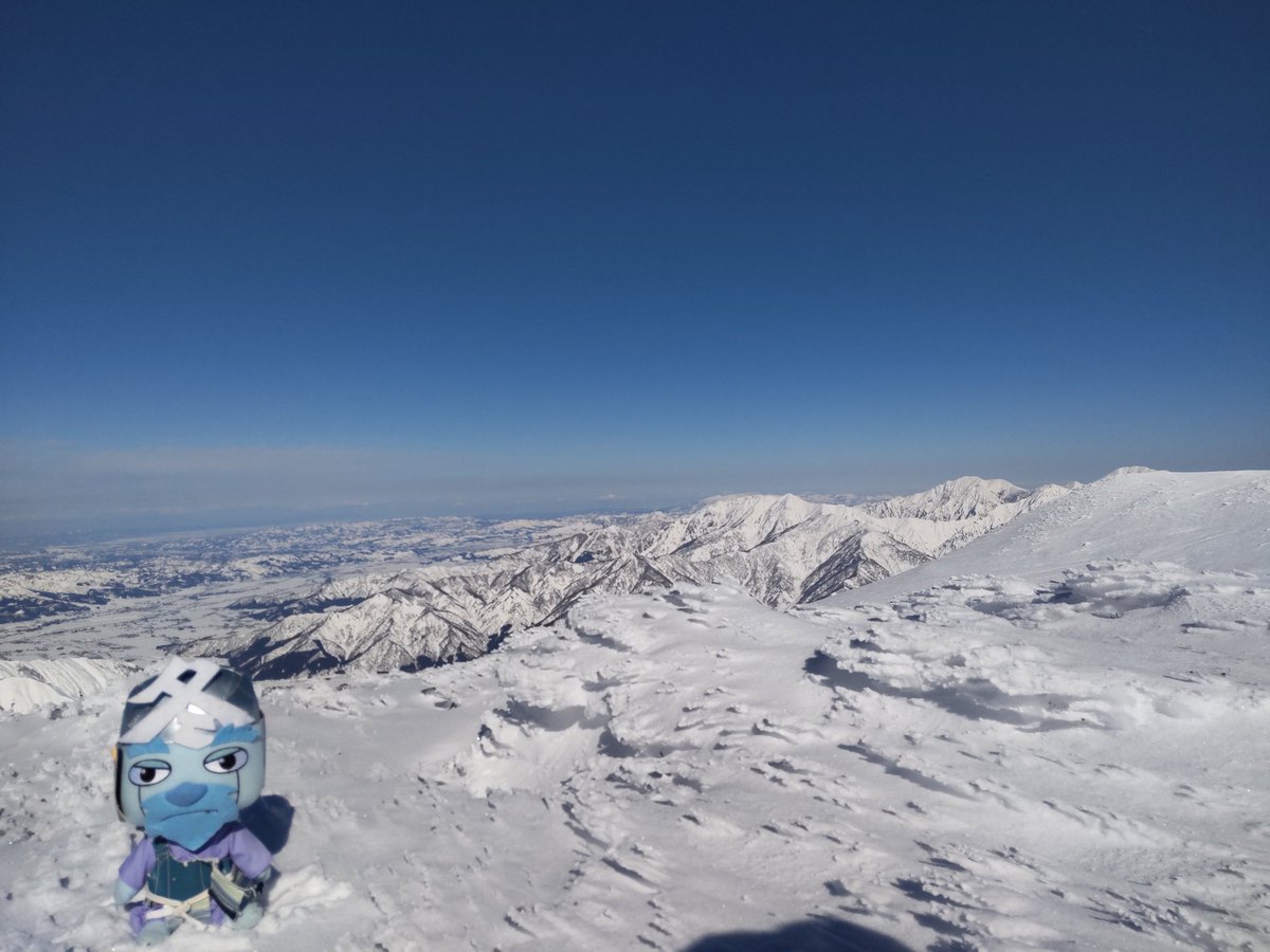 Winter_Monsoon's tweet photo. 【1月26日視察】今日も厳冬期の貴重な晴れ間、ジパングの冬の山岳景観はふつくしいのう…うっとりさせられるのじゃ。プチモンスターの行進が見られたぞい。むむっ、厳冬期に好天続きではまずい。 https://t.co/hXX1nPB7Qp
