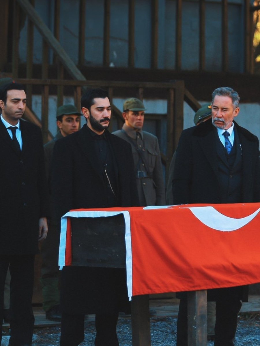 14. Bölüm fotoğrafları 🇹🇷🇹🇷

#KanunsuzTopraklar