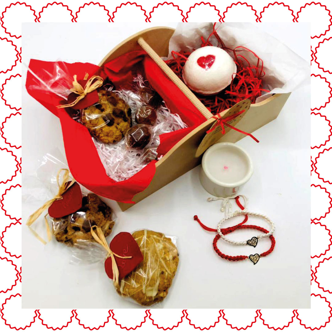 MaBoxAlger's tweet photo. Notre coffret Ryma est le cadeau parfait pour surprendre un être cher ou mieux encore, pour se faire plaisir 😍

Et vous savez quoi? La version masculine arrive bientôt !

#box #gifts #mabox #algérie #منتوج_بلادي #madeinbladi #الجزائر #artisanal #artisanat  #ecoresponsable #odd https://t.co/u16BXNh25x