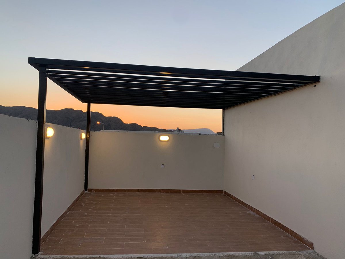 فيلا للبيع بمحايل عسير - الحيلة الغربي - مخطط ٧٨
 الارض/600م 
البناء 480م 
مكونه من دورين 
الارضي يتكون من 
م رجال مع مختصر
م نساء
صالة طعام
غرفة نوم خاصه
مطبخ
دورتين مياه
الاول يتكون 
جناح خاص غرفة نوم صالة ودورة مياه
غرفتين نوم 
مطبخ
صاله مع مختصر
دورتين مياه 
مليون و٥٠ الف