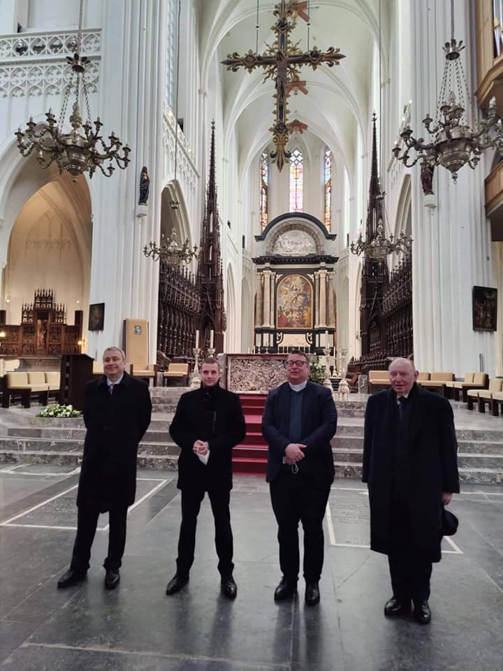 peter_kormuth's tweet photo. Thanks to SK General Honorary Consul Gunnar Riebs, who hosted a special encounter w/ the Deputy Foreign Minister @martin_klus in #Antwerpen🤝 The talks focused on economic and cultural collaboration between🇸🇰and 🇧🇪 Pictures from the Antwerp cathedral and Mr. Riebs's office⛪️ https://t.co/fHAc6uvcjF