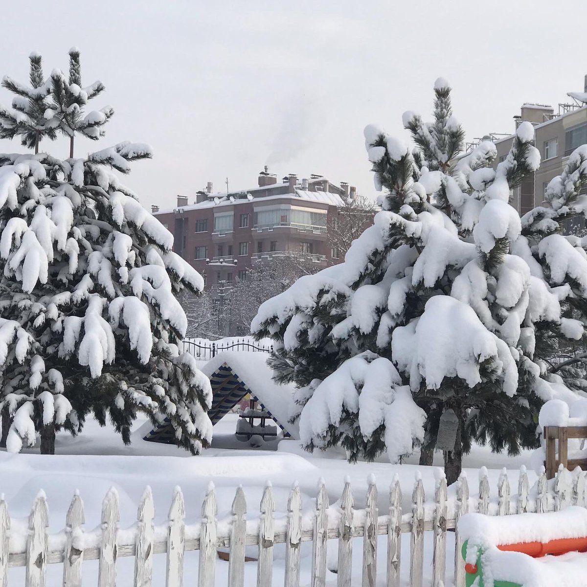 Okul bahçemizde beyaz güzelliğin oluşturduğu güzel görüntüler ❄️❄️❄️ 
#kar