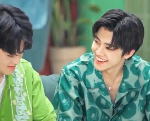 สเปคผู้หญิงที่ชอบ ?
; คนนี้ครับ