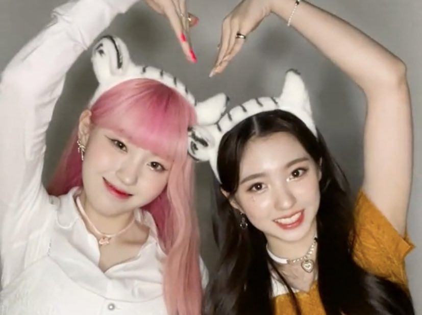 chaehyun hours tweet media