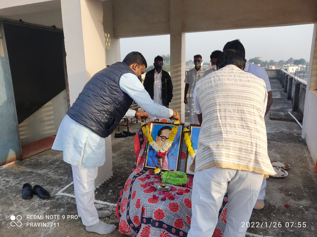 vgkalane's tweet photo. गणतंत्र दिनानिमित्त तळोधी येथील यादवराव पोशट्टीवार महाविद्यालयात  ध्वजारोहण कार्यक्रमाला  मुख्य अतिथी म्हणून उपस्थित राहलो याप्रसंगी प्राचार्य डॉ पी अरुणप्रकाश सर यांच्या हस्ते ध्वजारोहण पार पडले व उपस्थित प्राध्यापक ,कर्मचार���वृन्द यांना मार्गदर्शन केले.
#Abvp #ABVPTirangaRally https://t.co/lliFtMhlos