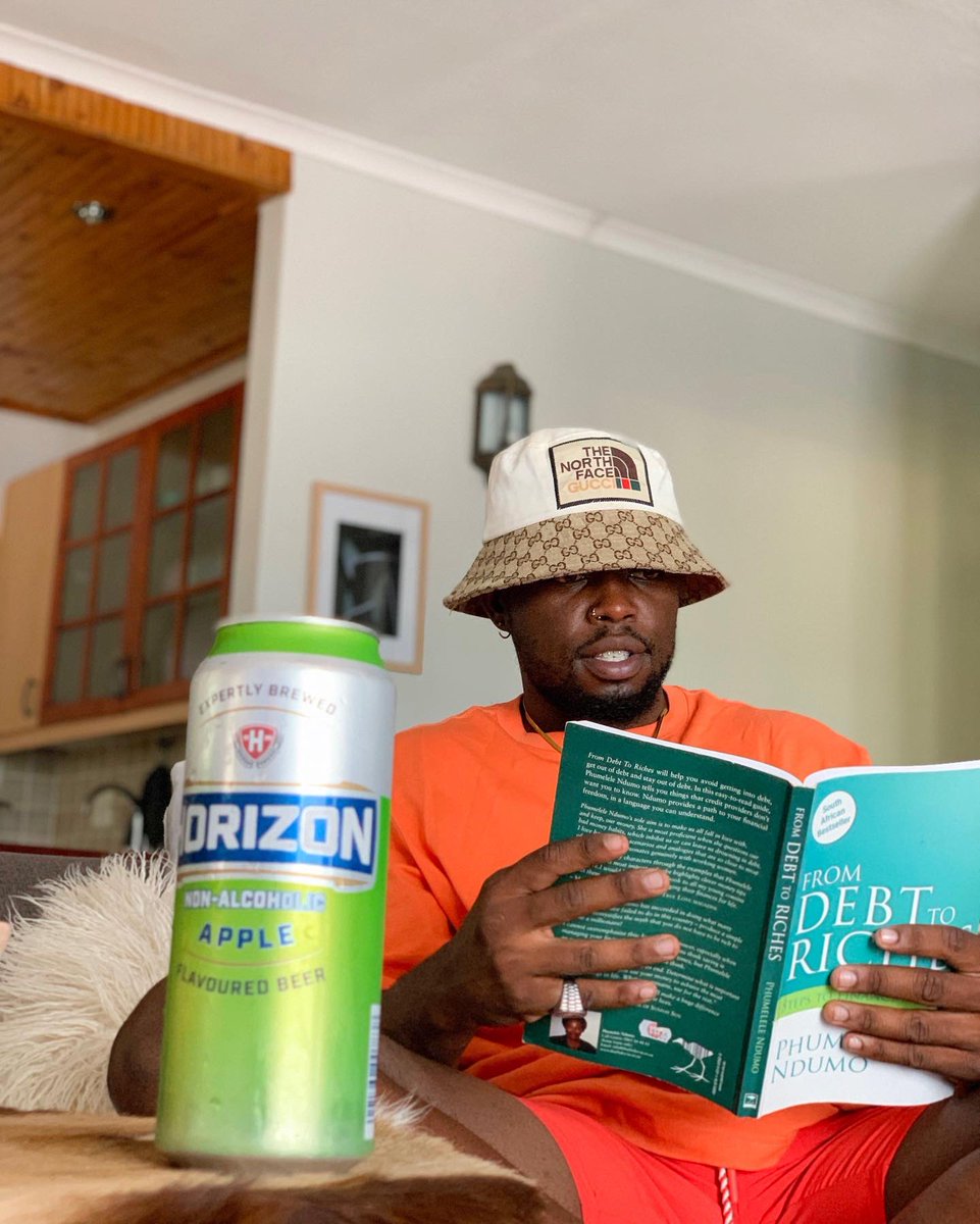 DjCastro_nam's tweet photo. A chilled day to catch up with my books and my favorite non-alcoholic beer @Horizon_nam. #BrewedFor24seven #BrewedForSummer https://t.co/VU64NjhsNp