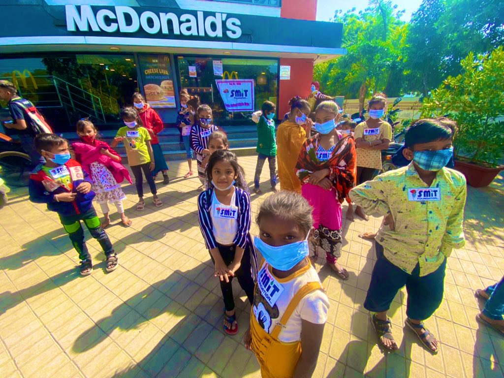 Meetraj_1's tweet photo. #happyrepublicday2022 🇮🇳 now they are not orphans  #McDonalds https://t.co/LUFTwYyYiZ