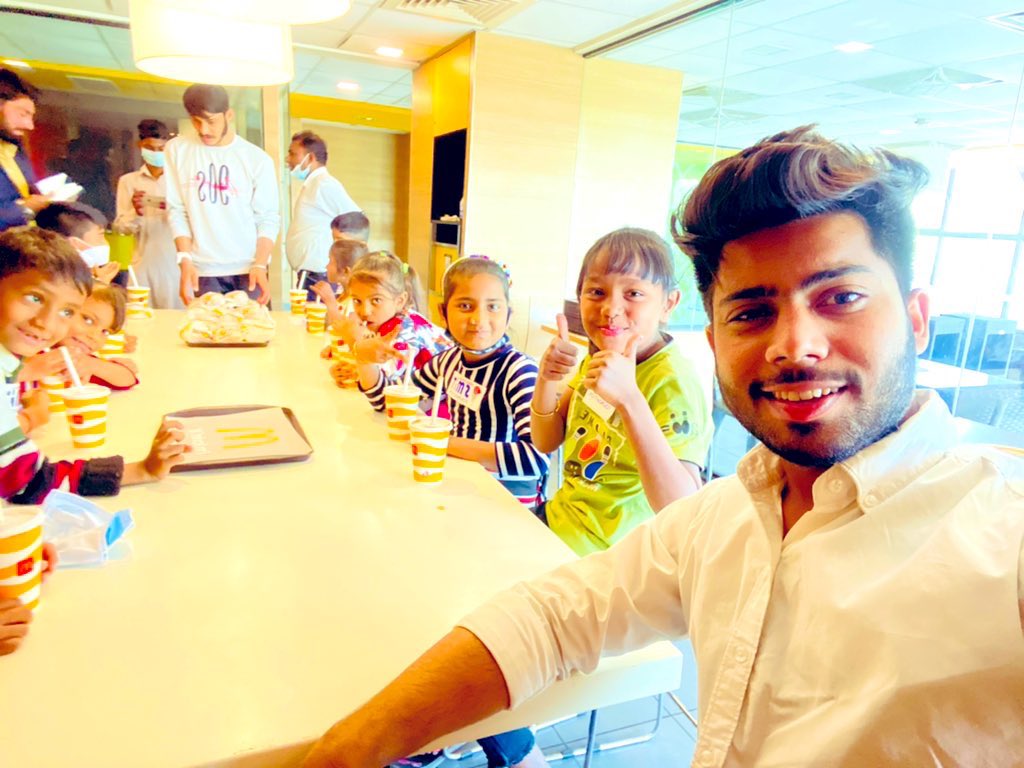 Meetraj_1's tweet photo. #happyrepublicday2022 🇮🇳 now they are not orphans  #McDonalds https://t.co/LUFTwYyYiZ