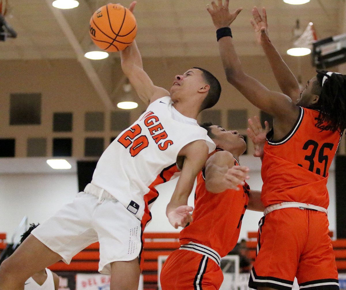 ByronBeers's tweet image. .@TigerTahlequah defeated Coweta, 50-33, Tuesday behind a career-high 16 pts from Donovan Smith. Cale Matlock added 10 pts. The Tigers moved to 11-5 overall and 5-3 in the Metro Lakes Conference. tahlequahdailypress.com/sports/big-win… #okpreps