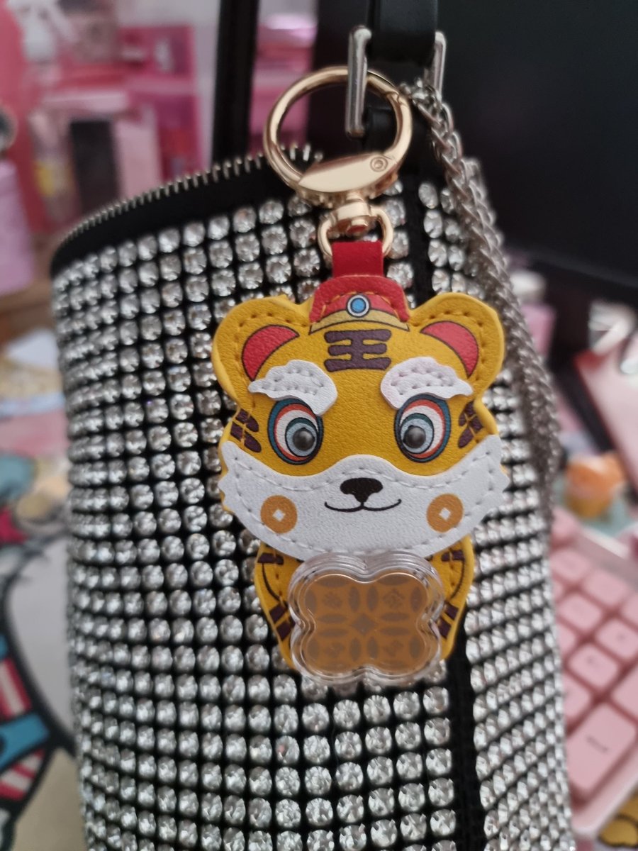 Madamerichie42's tweet photo. มาแล้วร่วมสนุกรับความเฮงกันนะคะ
 #แจกฟรี ตรุษจีน ให้คนฟอล+รี
🐯เสือกังหันทองแ��้ชงเสริมโชคเงินทอง ทำพิธีที่ฮ่องกงเรียบร้อยแล้วน้า 
สุ่ม 1 คน วันที่ 8 ก.พ.
รีวิวดูได้ที่ #ด้ายแดงร้านเอ้โก๊ะ
#รีวิวaeko @aekokhemaphat 

#แจก #ด้ายแดง��่องกง #สายมู #ตรุษจีน2565 #ของดีบอกต่อ #สุ่มแจก https://t.co/HOn1SMOO7X