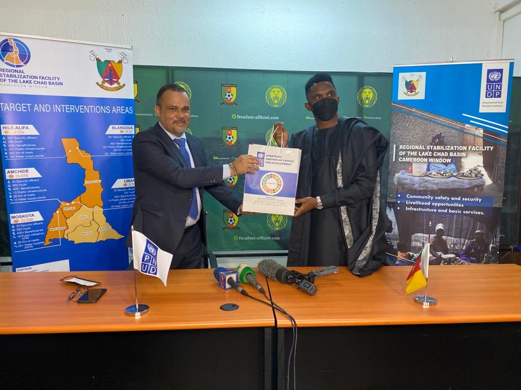 JLStalon's tweet photo. Productive meeting with @SamuelEtoo President @FecafootOfficie to discuss partnership to promote football and sports as agents for Social Cohesion &amp; Development in Cameroon - key focus on #Youth in NWSW &amp; Far North Regions #Sports4Development
@UNDPAfrica ⁦@paultasong⁩ ⁦ https://t.co/JI7NvCJu11