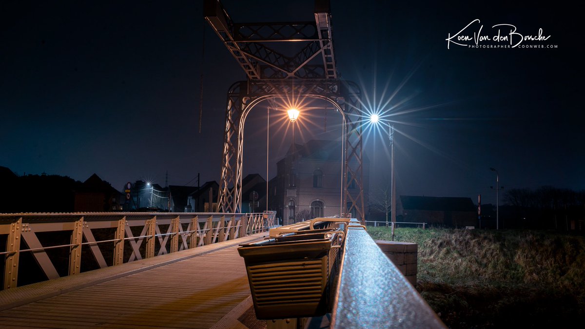 coonweb's tweet photo. Fotograferen in de mist kunnen mooie foto's opleveren. #oudehansbrug https://t.co/KIL1OPaNFE