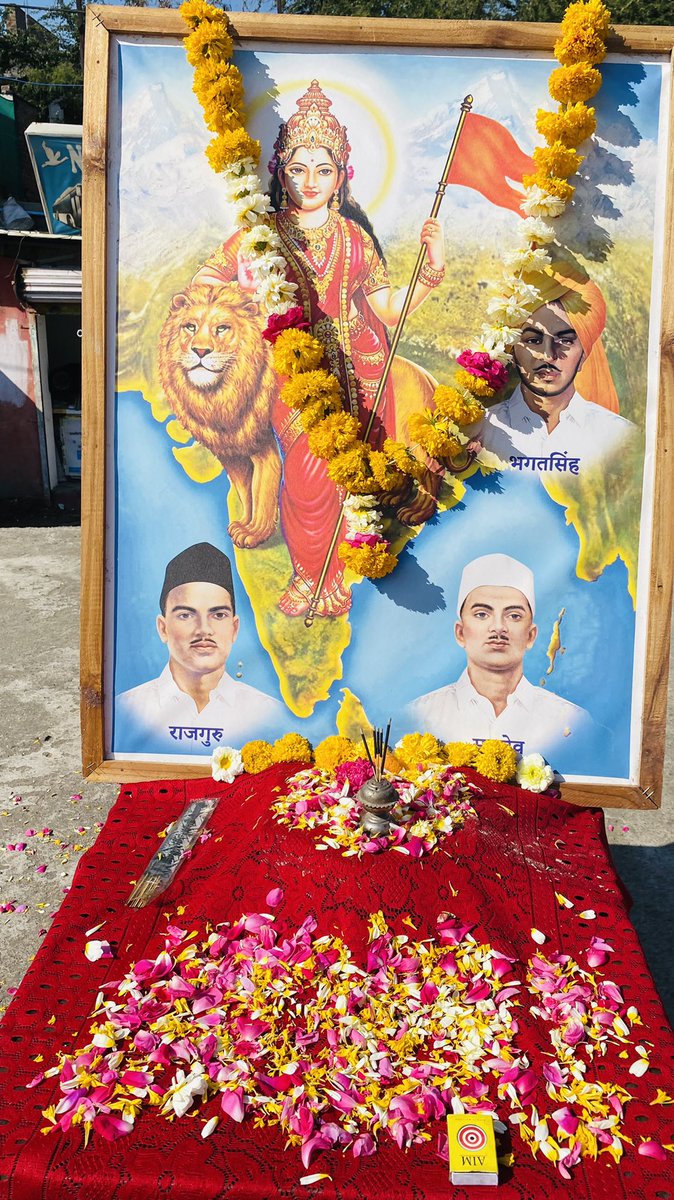 ekkadammadadki's tweet photo. 🇮🇳 विजयी विश्व तिरंगा प्यारा , झंडा ऊंचा रहे हमारा 🇮🇳

हर वर्ष की तरह इस वर्ष भी संस्था द्वारा में झंडावंदन समारोह आयोजित किया गया । इस अवसर पर संस्था के समस्त सदस्यगण एवं बड़ी संख्या में रहवासी , बच्चे उपस्थित हुए..!

#RepublicDayIndia #RepublicDayCelebration #India https://t.co/X0ebiBwXtI