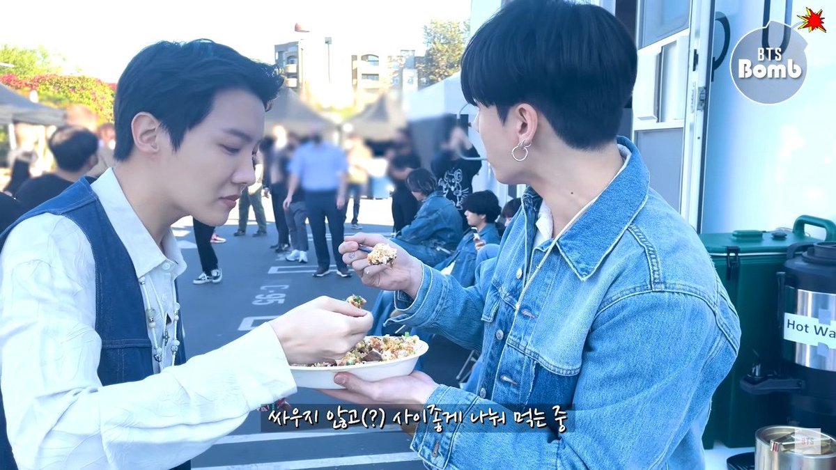Why do my heart melt everytime I watch this? They look so adorable and gorgeous. 🥰

#BangtanBomb #BTSJUNGKOOK #BTSJHOPE