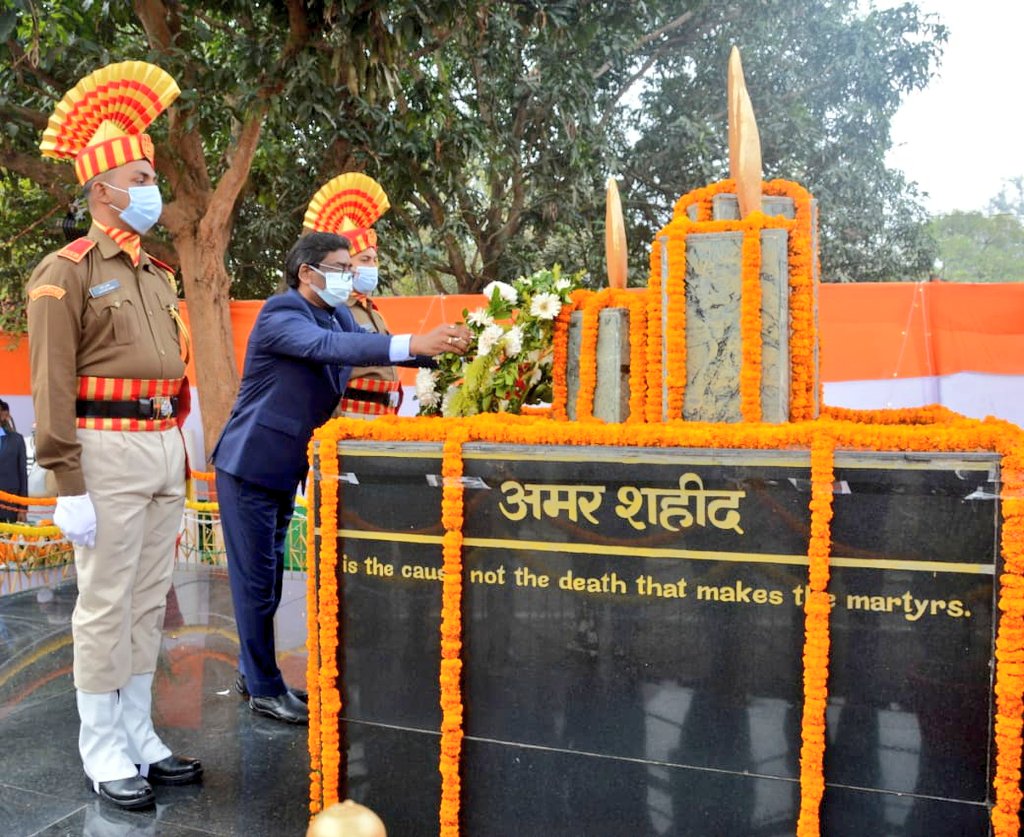 HemantSorenJMM's tweet photo. समस्त देश और झारखण्डवासियों को 73वें गणतंत्र दिवस की हार्दिक शुभकामनाएं और जोहार। आपकी सरकार संविधान की भावनाओं के अनुरूप राज्य के सर्वांगीण विकास एवं जनता का अधिकतम कल्याण सुनिश्चित करने के लिए पूरी निष्ठा, लगन एवं तत्परता के साथ काम कर रही है। https://t.co/Ypkdn6khlZ