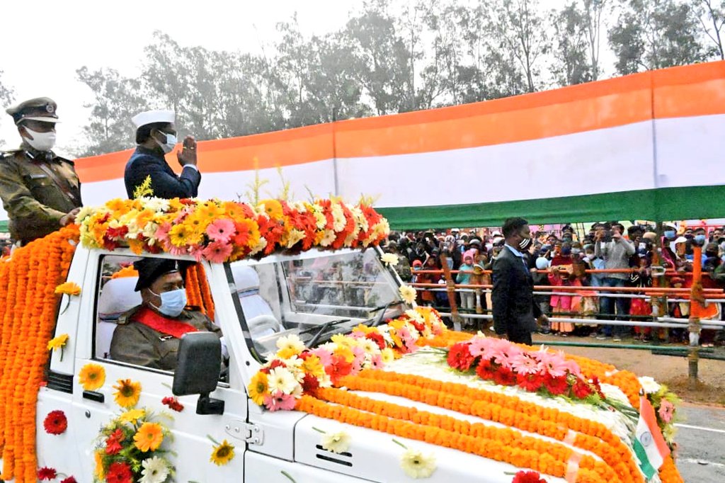 HemantSorenJMM's tweet photo. समस्त देश और झारखण्डवासियों को 73वें गणतंत्र दिवस की हार्दिक शुभकामनाएं और जोहार। आपकी सरकार संविधान की भावनाओं के अनुरूप राज्य के सर्वांगीण विकास एवं जनता का अधिकतम कल्याण सुनिश्चित करने के लिए पूरी निष्ठा, लगन एवं तत्परता के साथ काम कर रही है। https://t.co/Ypkdn6khlZ