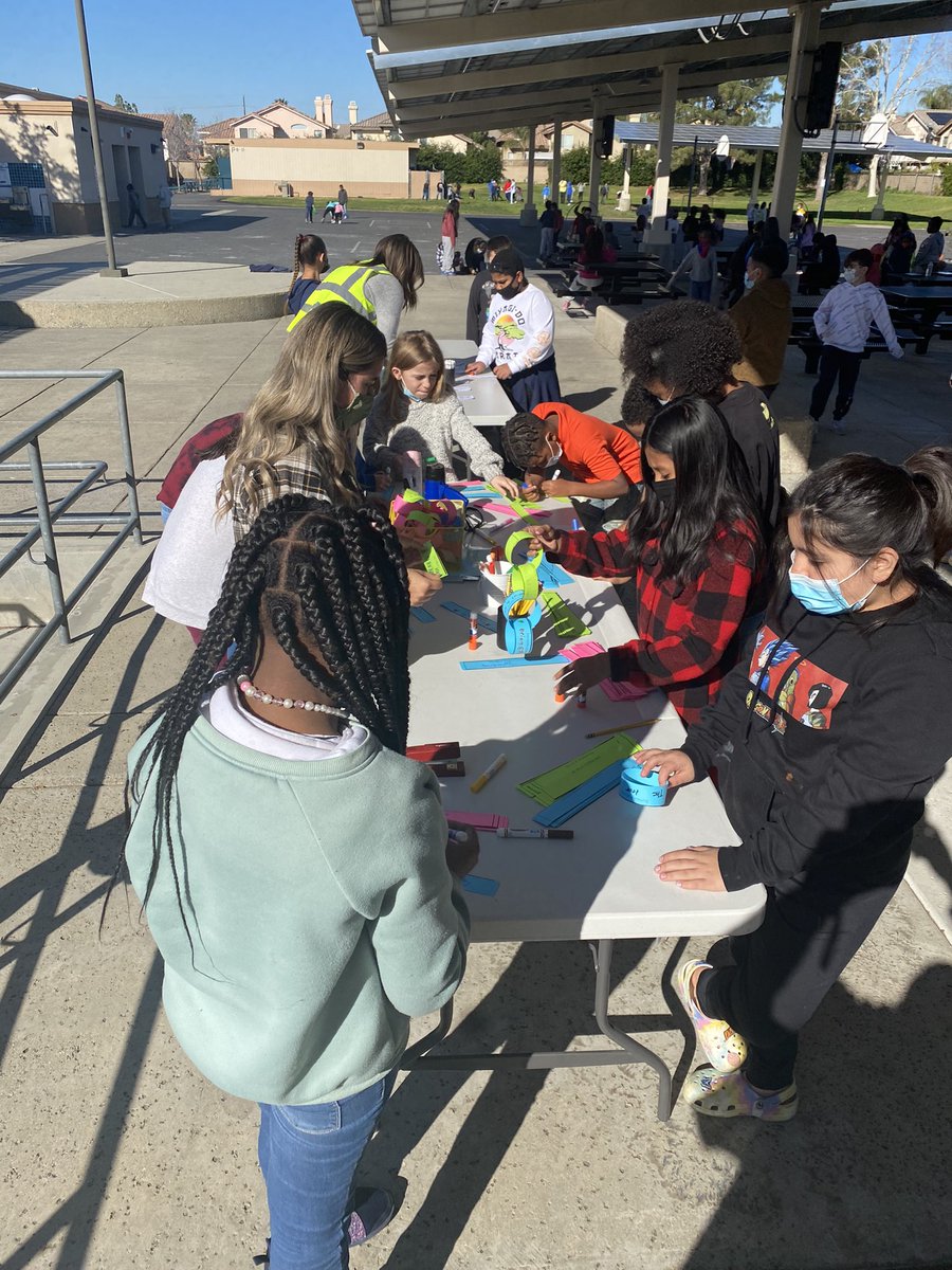 Our PBIS teacher and school Counselor representing for Kindness Week! Our students were able to link chains of kindness!! #climbingtothetop <a href="/VVUSDEdServices/">Val Verde Education Services</a>