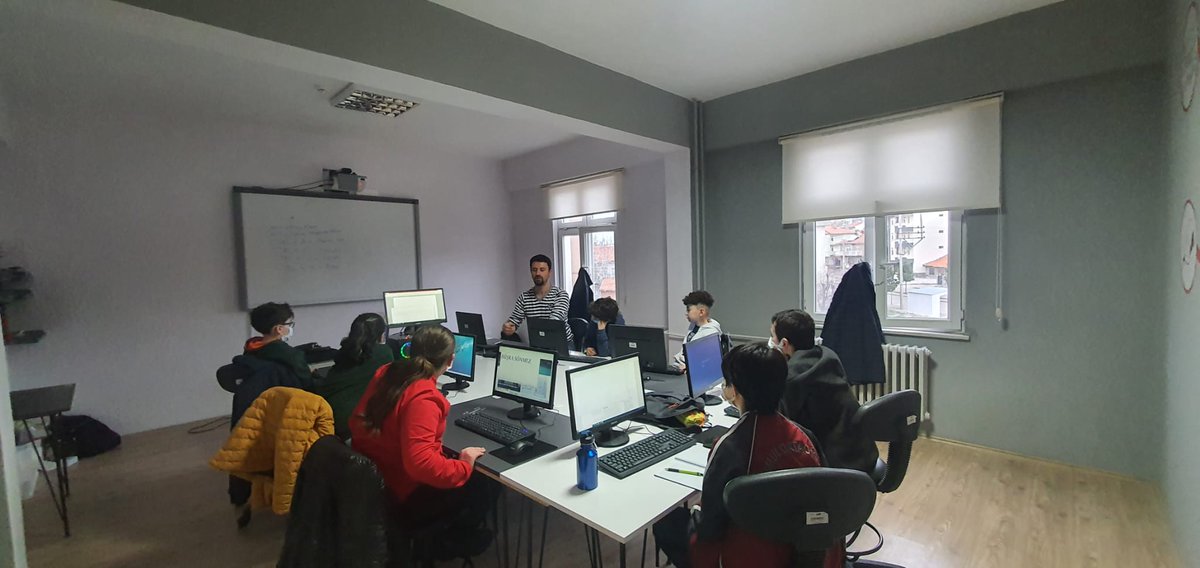 YapTavsanl's tweet photo. #YENEP Akademi eğitimlerinde gönüllü öğretmenlerimiz, öğrencilerimizle birlikte yazılım üretimi ve 3D modelleme konularında çalışıyorlar. Öğretmenlerimizin fedakarlıkları da öğrencilerimizin heyecanı da görülmeye değer. @VELIOGUZ ,@ZaferKATR33, @BasyigitHasann, @salimkaraboga, https://t.co/phNIw3gsiE
