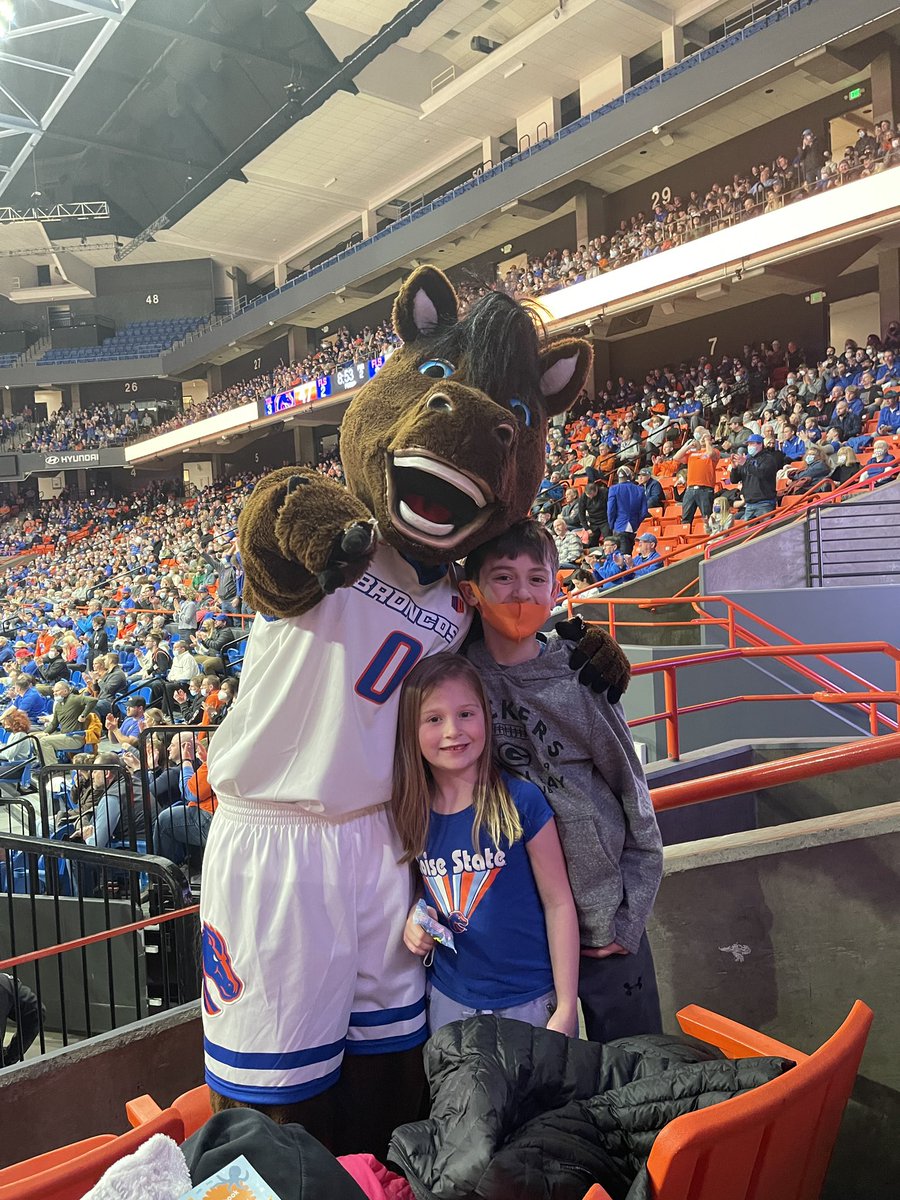 RyanDHuber's tweet image. Thank you @tdeggie13 for taking the extra time to sign autographs for these two tonight. Can’t tell you how many times they talked about the @BroncoSportsMBB player signing their shirt/ball on our ride home
