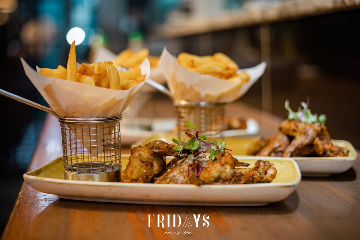 FRIDAYS_restaurant tweet media