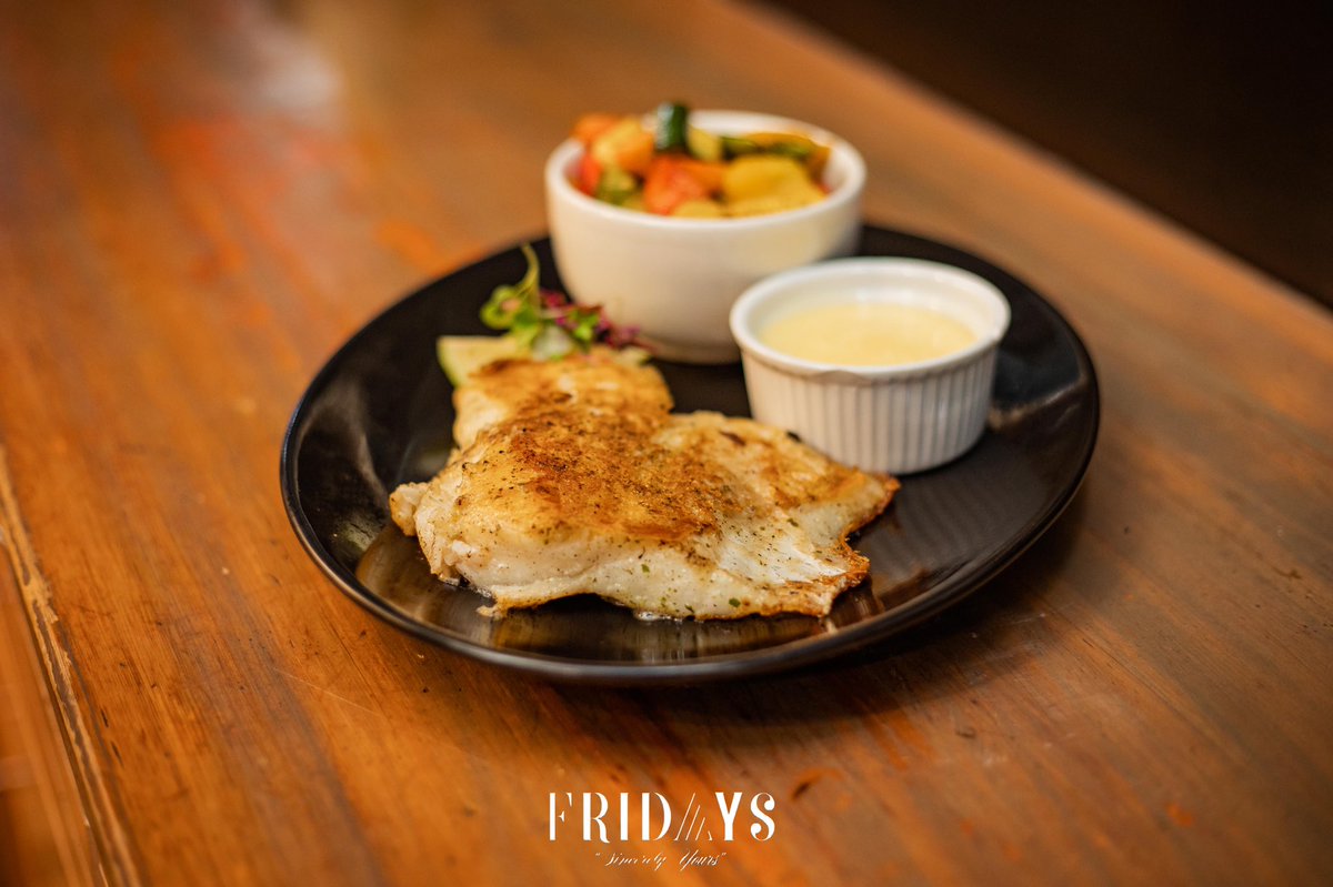 FRIDAYS_restaurant tweet media